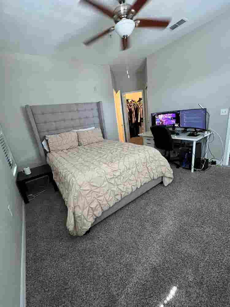 Room for Rent for Men or women.