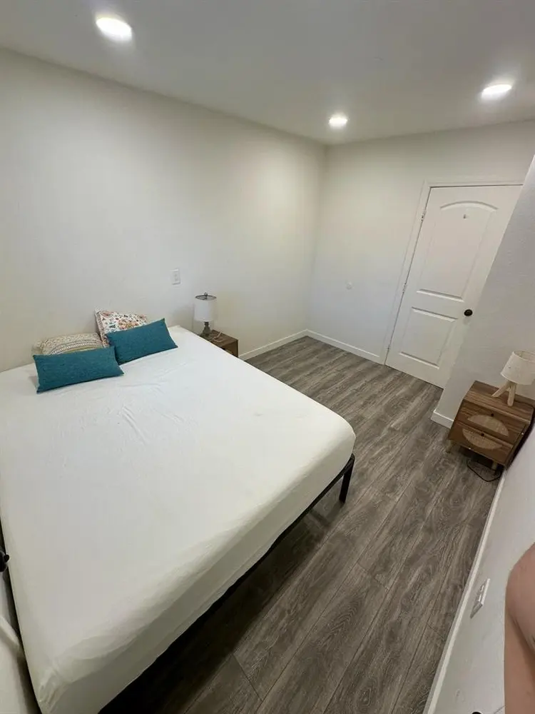 Private entrance room for rent