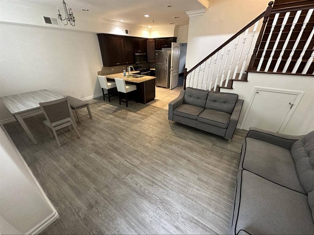 Rooms 4 rent in garden grove