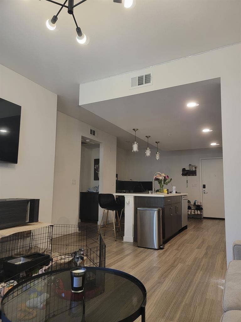 Take on lease for modern apartment!