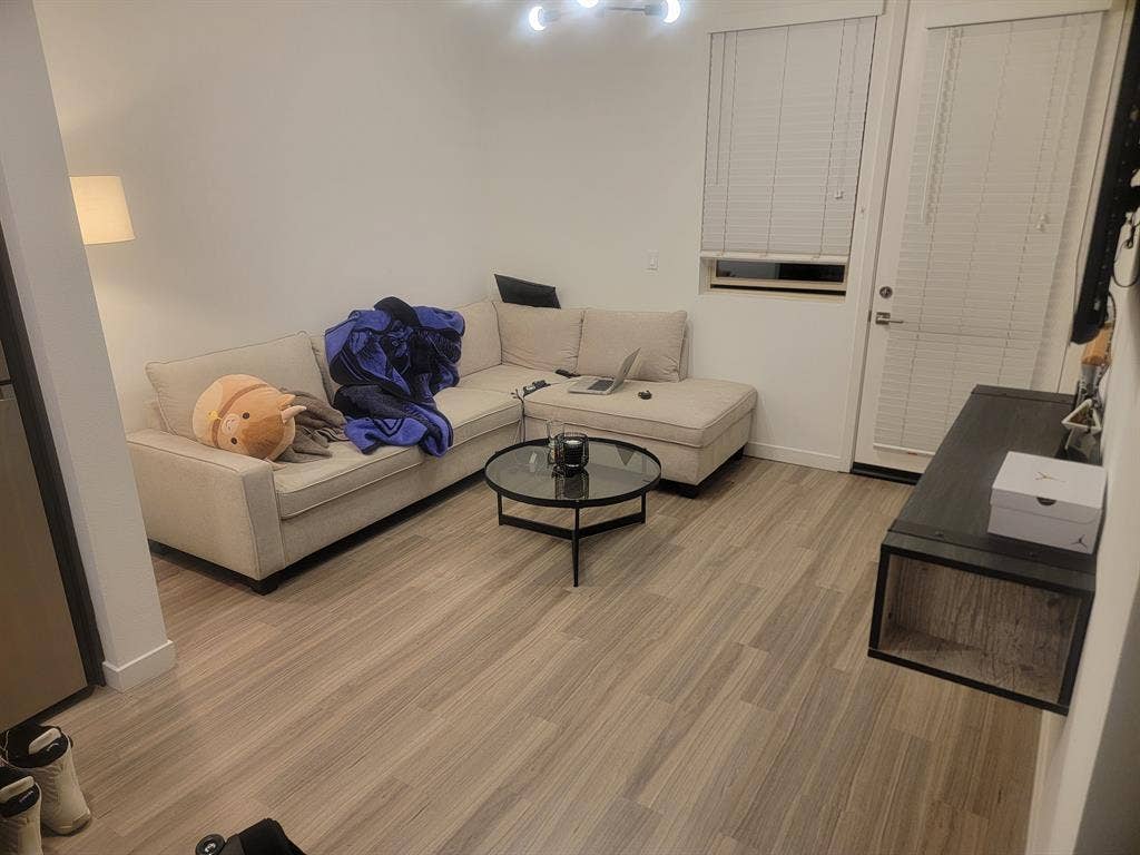 Take on lease for modern apartment!