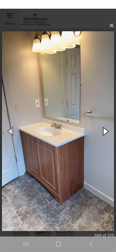 Looking for roommate to move in Dec