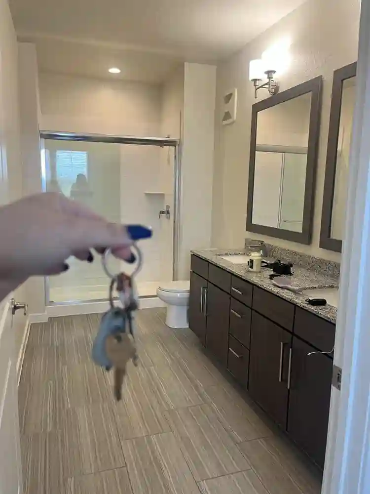 1 master bed and bath in bedroom