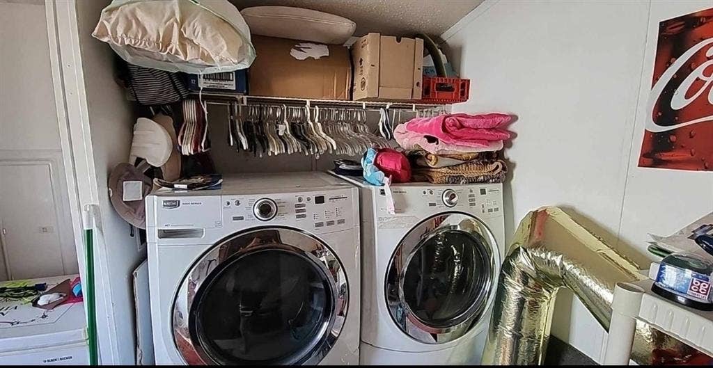 Room (optional furnished) for rent!