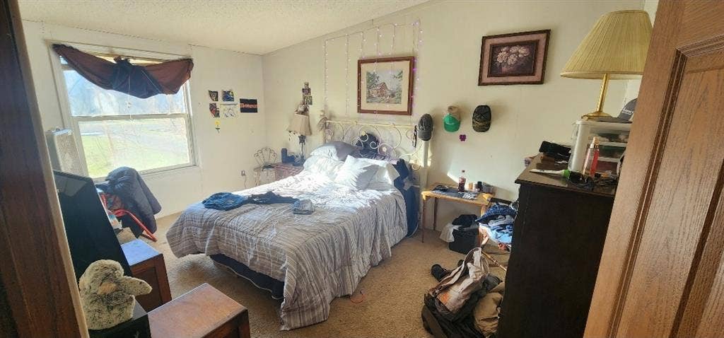 Room (optional furnished) for rent!