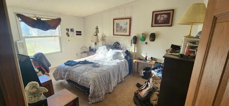 Room (optional furnished) for rent!