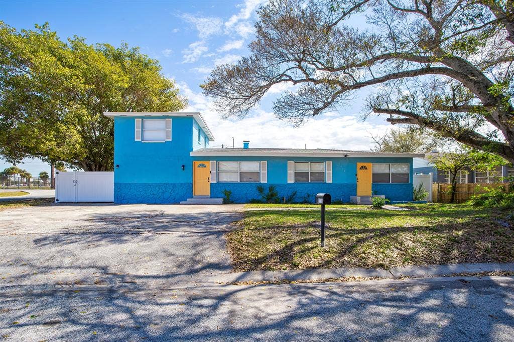 Furnished All Utilities Room