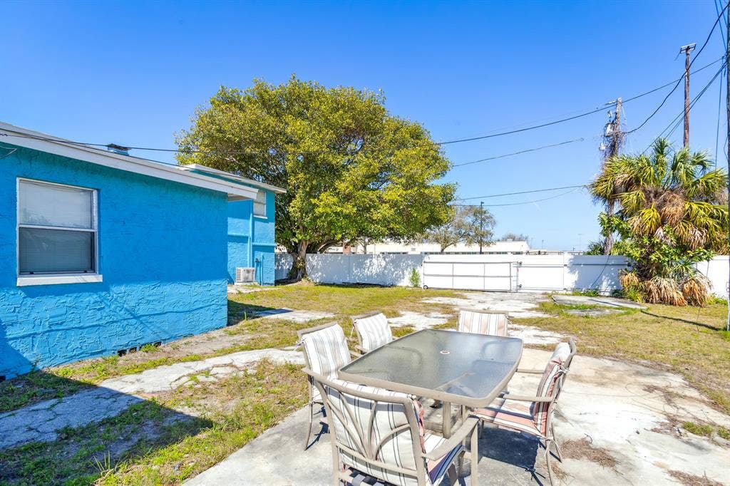 Furnished All Utilities Room