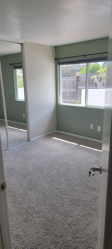 Looking for a  housemate