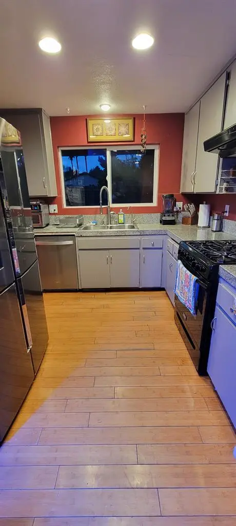 Looking for a housemate