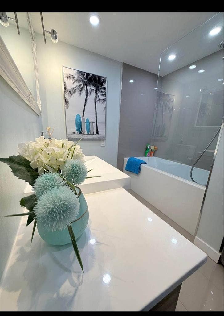 Large 4 bedroom / Beaudry metro