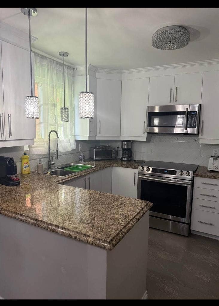 Large 4 bedroom / Beaudry metro