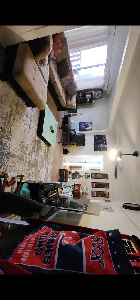 Looking for roommate