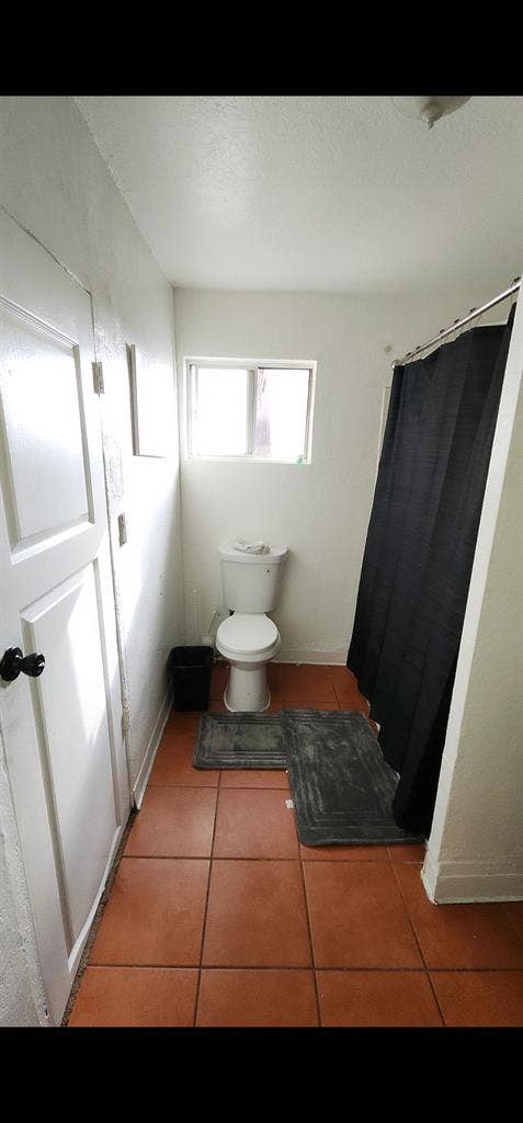 Looking for roommate