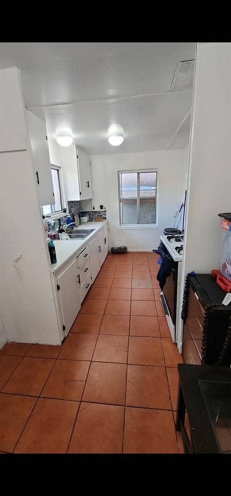 Looking for roommate