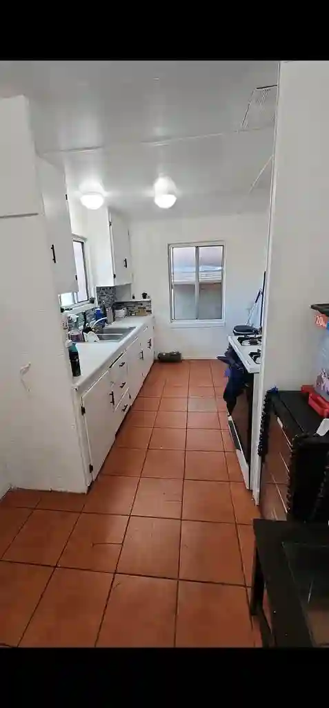 Looking for roommate