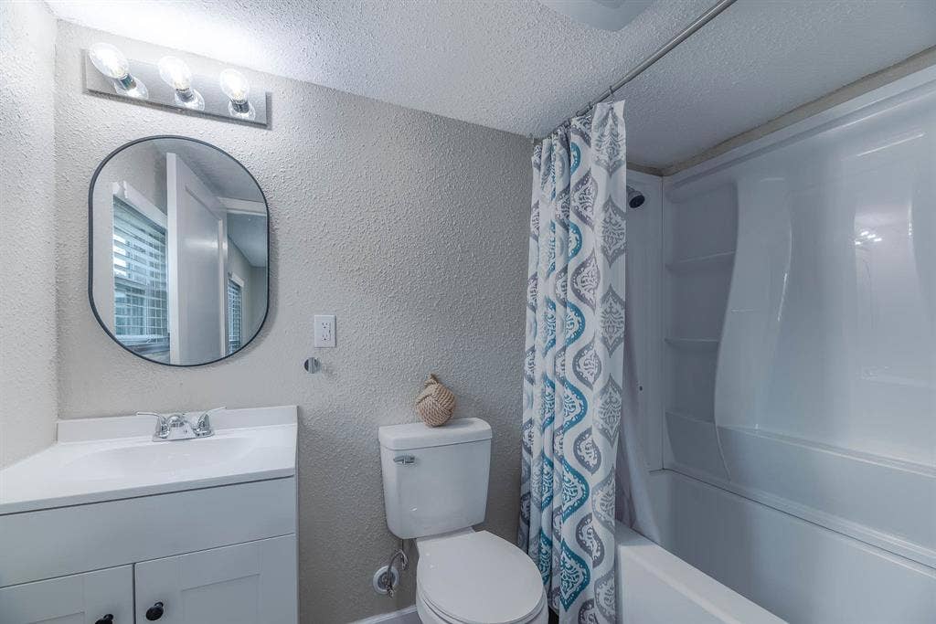 Coastal Rooms...Minutes From Bay