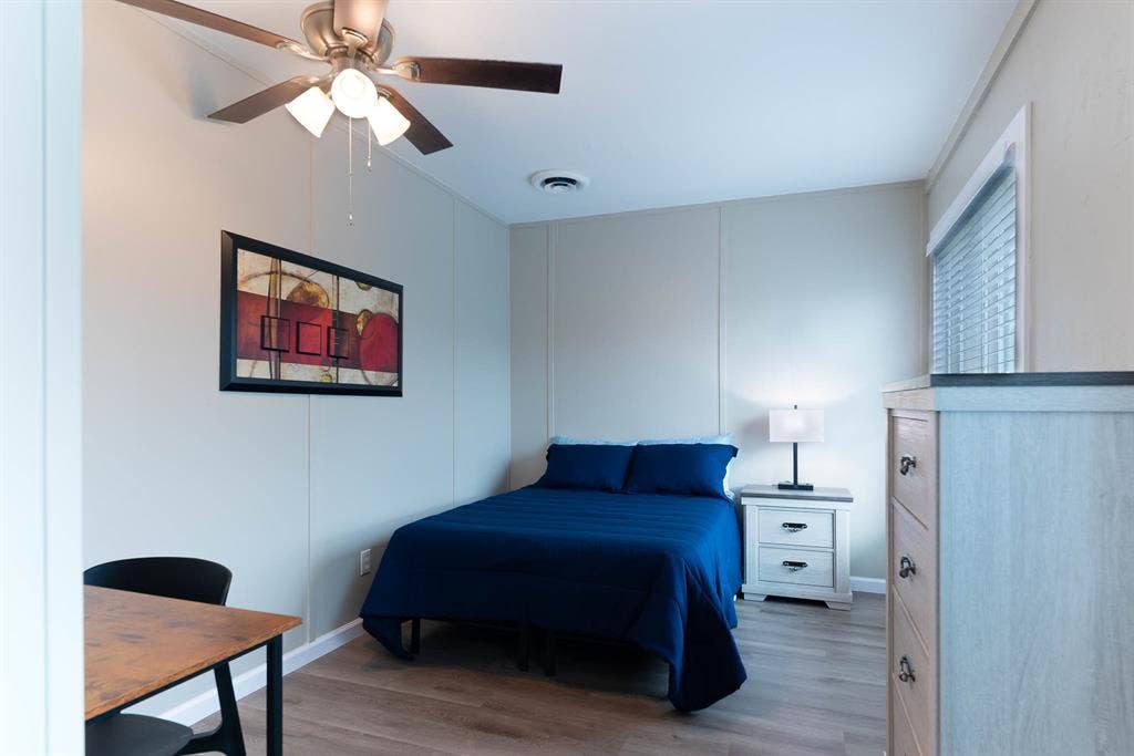 Coastal Rooms...Minutes From Bay