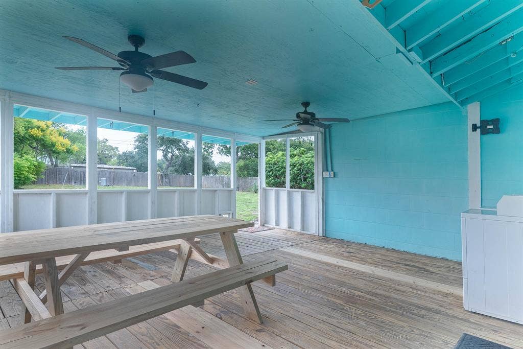 Coastal Rooms...Minutes From Bay