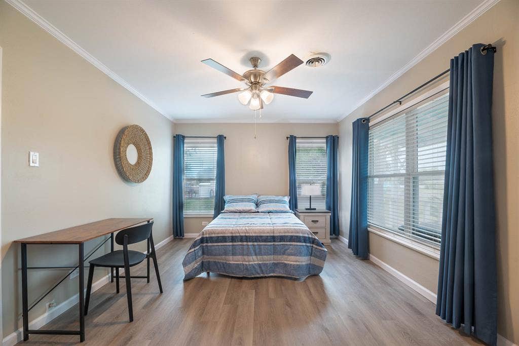 Coastal Rooms...Minutes From Bay