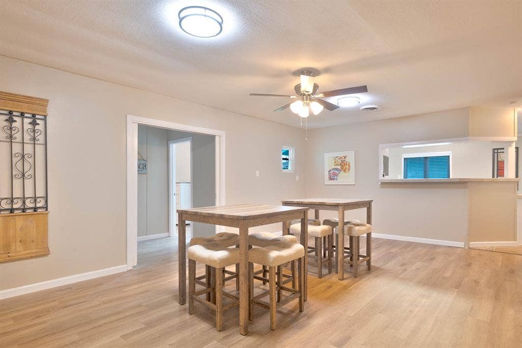 Coastal Rooms...Minutes From Bay