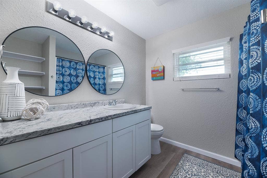 Coastal Rooms...Minutes From Bay