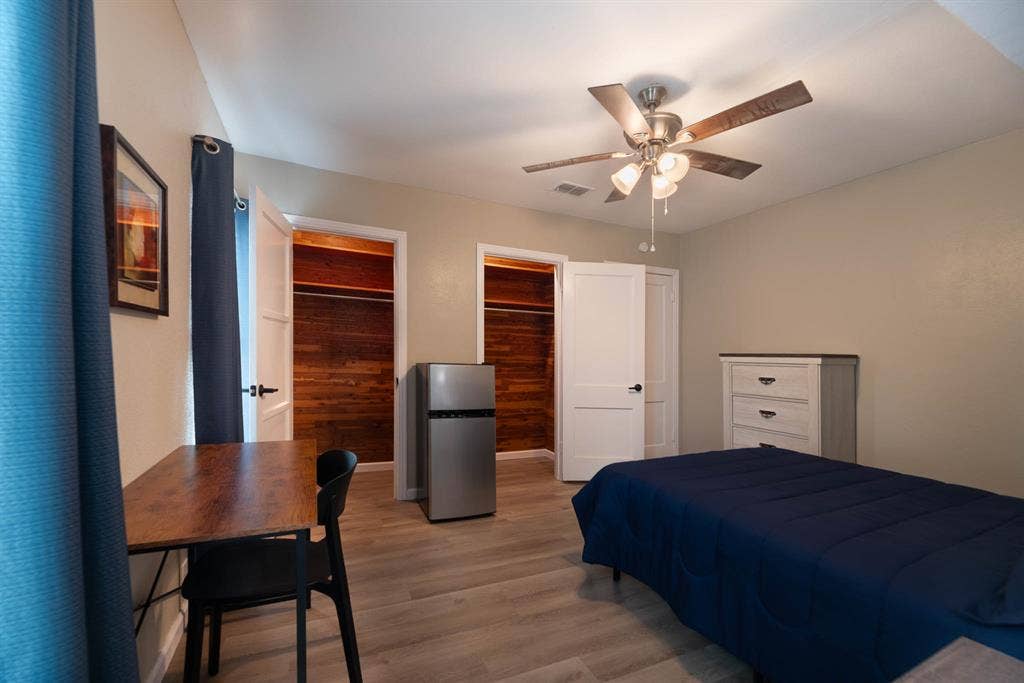 Coastal Rooms...Minutes From Bay