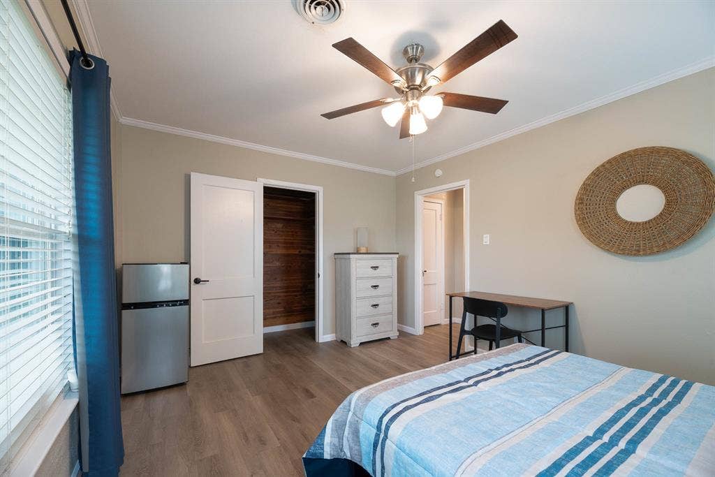 Coastal Rooms...Minutes From Bay