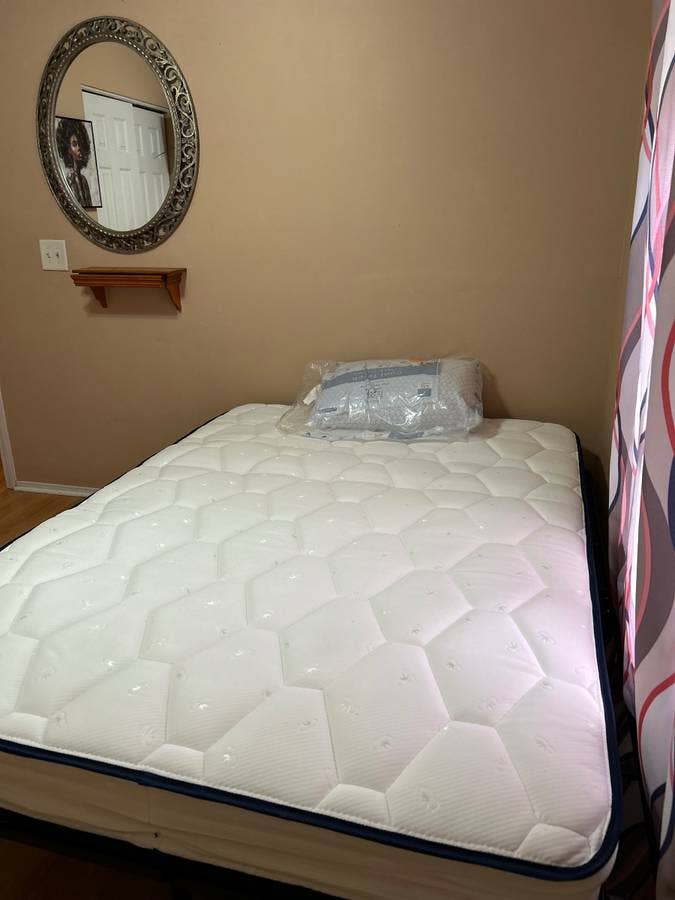 Private furnished room 1st Floorr