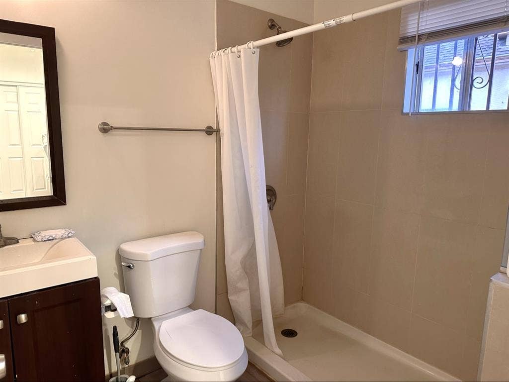 Private room and bath USC