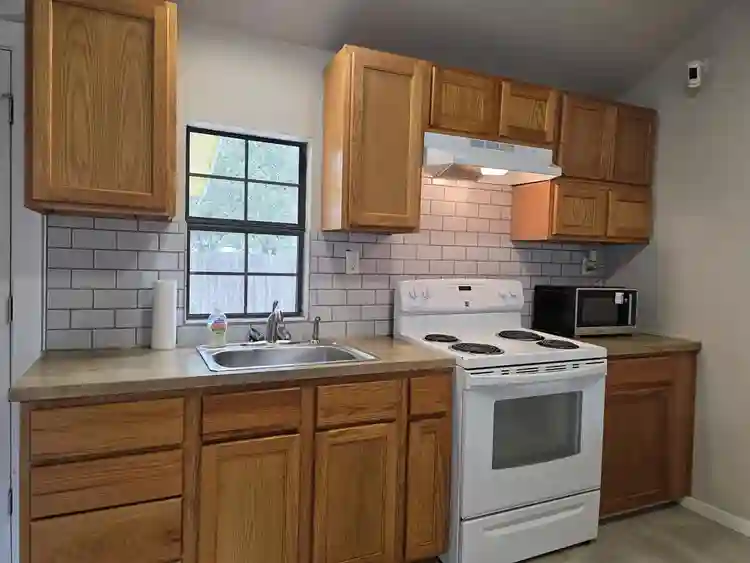 Quiet, Cozy & Clean Temp. Housing!