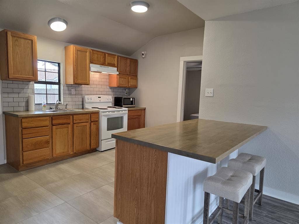 Quiet, Cozy & Clean Temp. Housing!