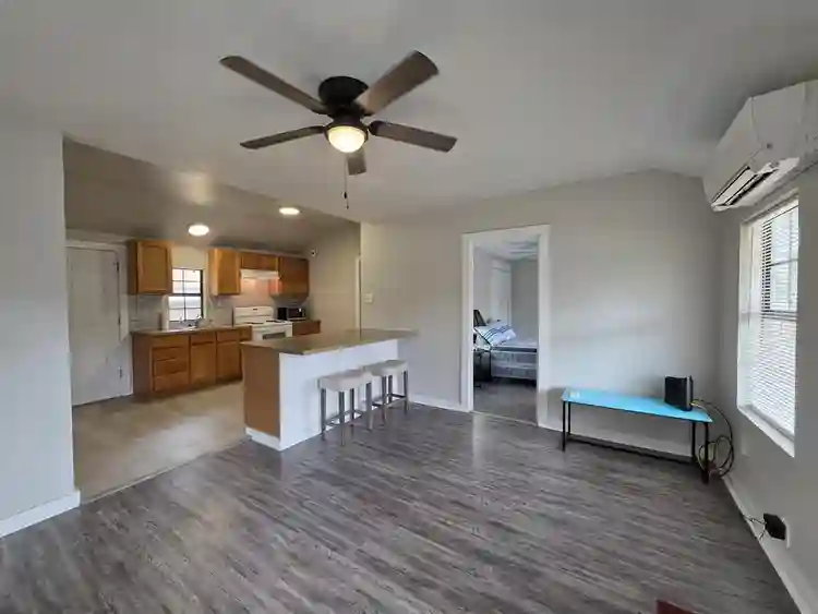 Quiet, Cozy & Clean Temp. Housing!