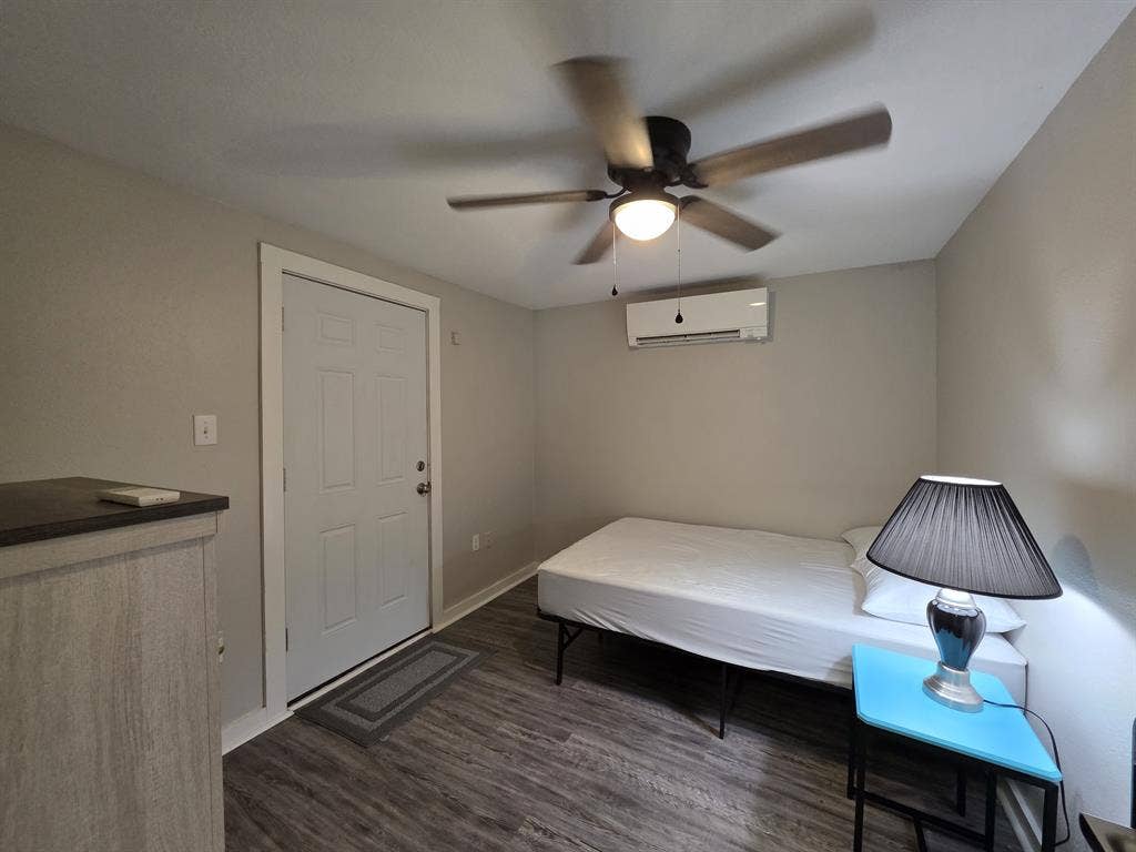 Quiet, Cozy & Clean Temp. Housing!