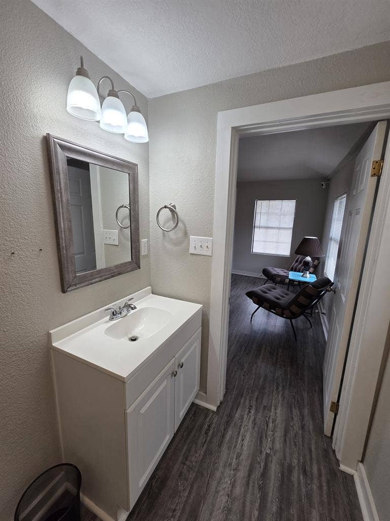 Quiet, Cozy & Clean Temp. Housing!