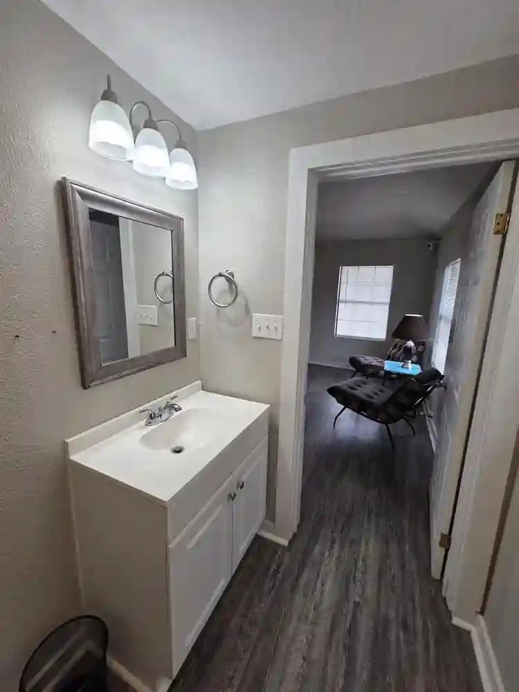 Quiet, Cozy & Clean Temp. Housing!