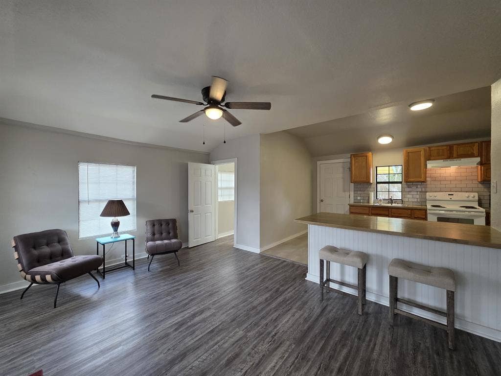 Quiet, Cozy & Clean Temp. Housing!