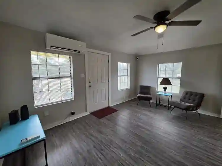 Quiet, Cozy & Clean Temp. Housing!