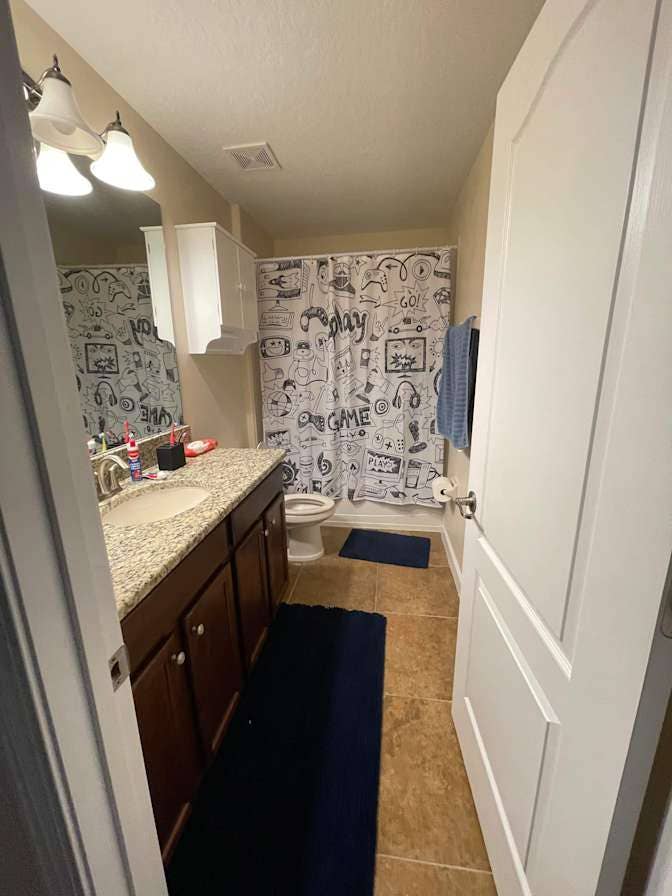 Nice Room in Quiet Home