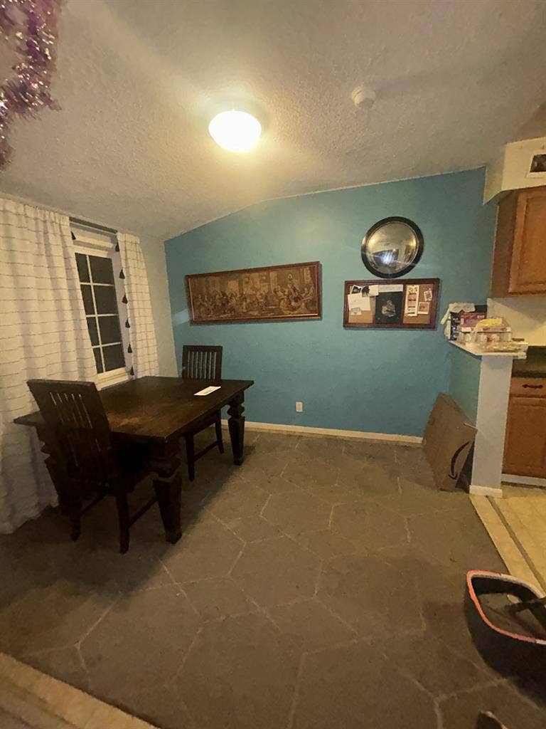 Seeking girl roommate