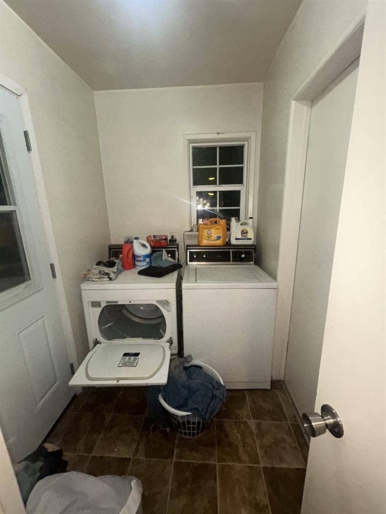 Seeking girl roommate