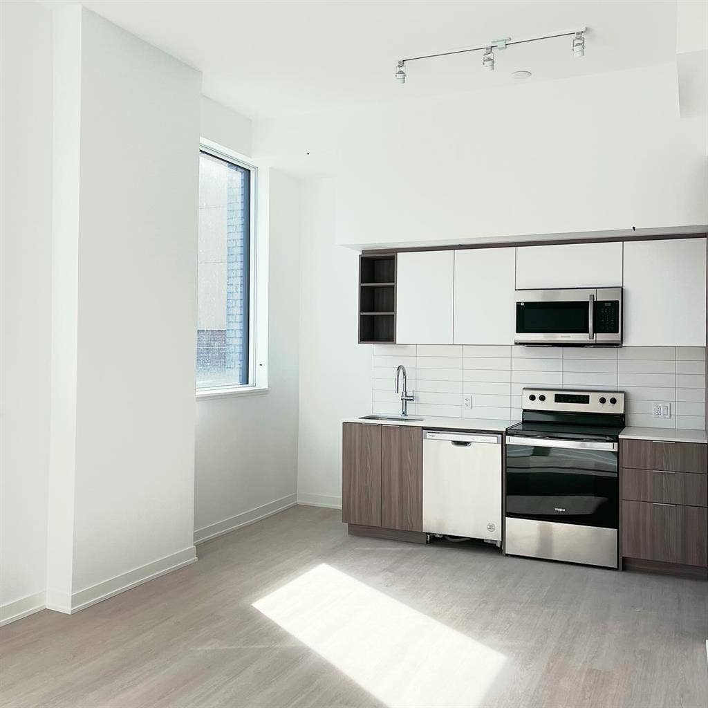 3 Beds 2 Baths Townhouse