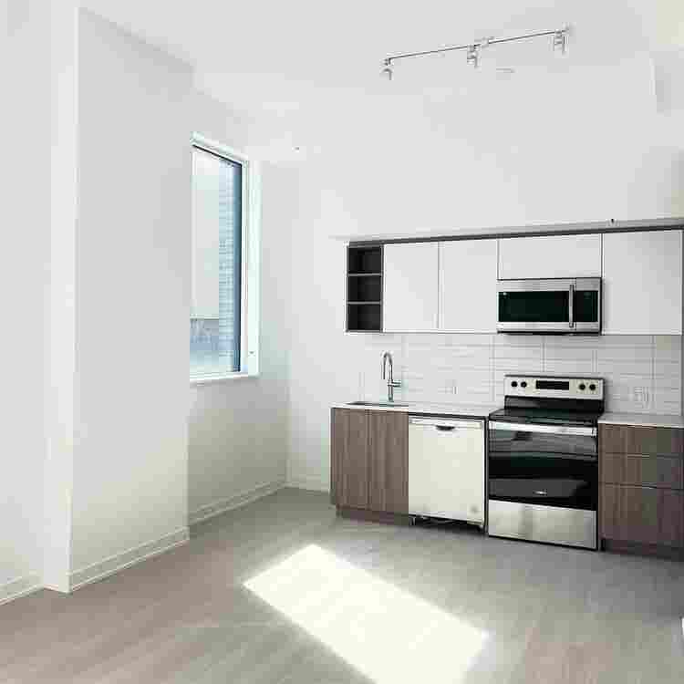 3 Beds 2 Baths Townhouse