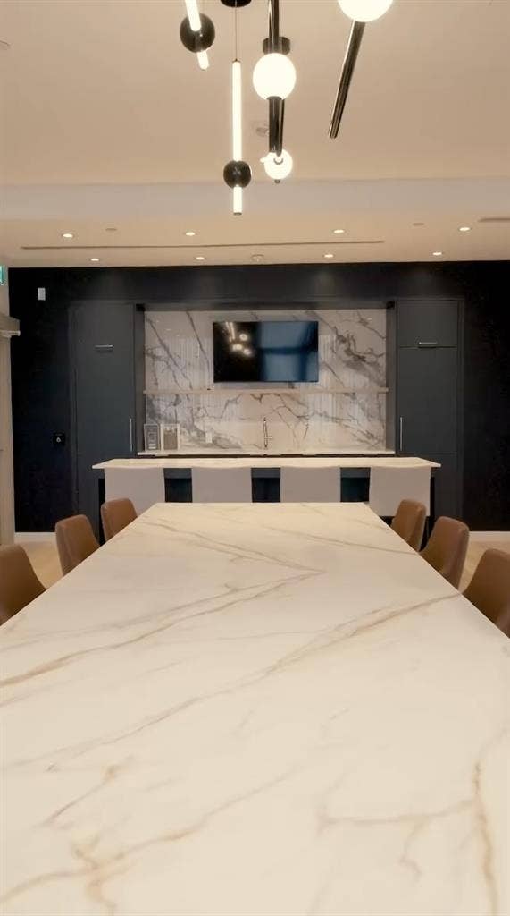 3 Beds 2 Baths Townhouse