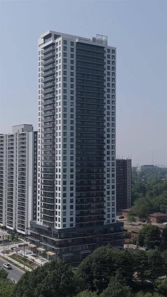 3 Beds 2 Baths Townhouse