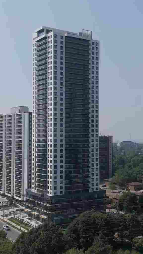 3 Beds 2 Baths Townhouse