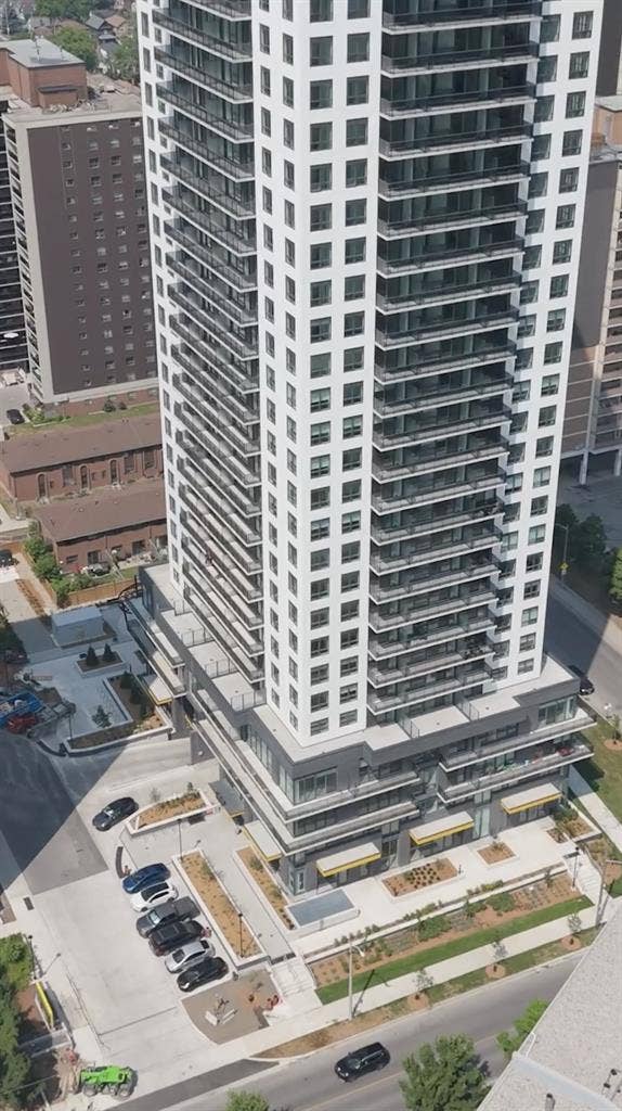 3 Beds 2 Baths Townhouse