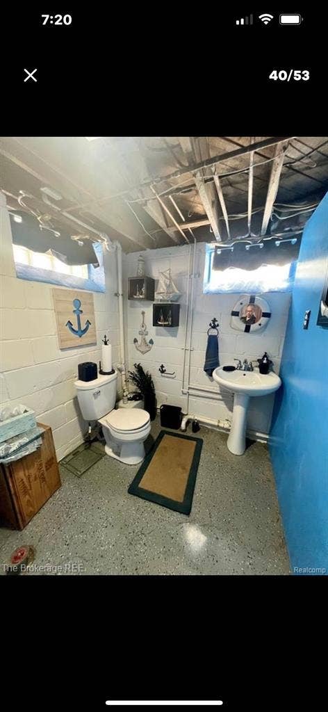 Huge room with 3 closets. Available