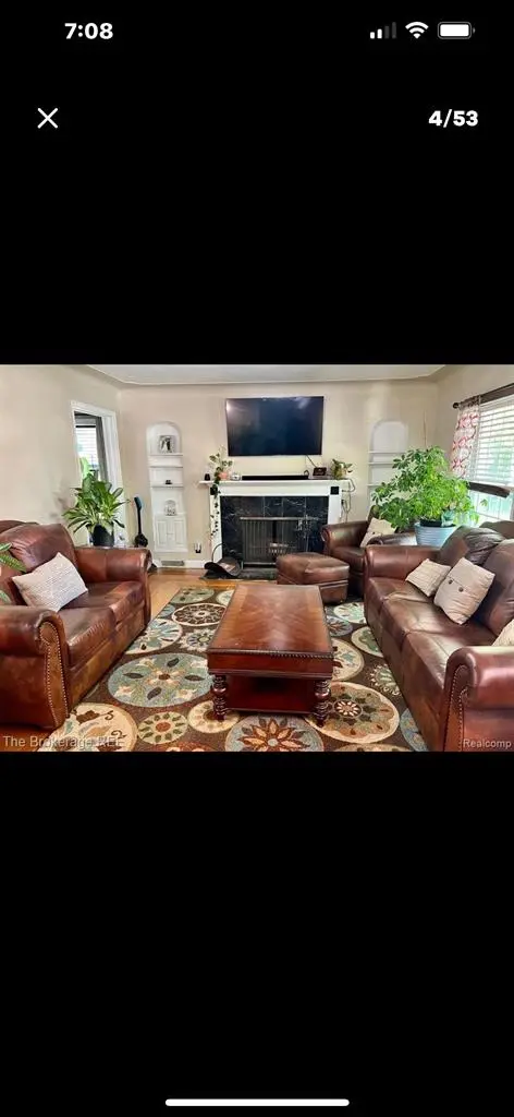 Huge room with 3 closets. Available