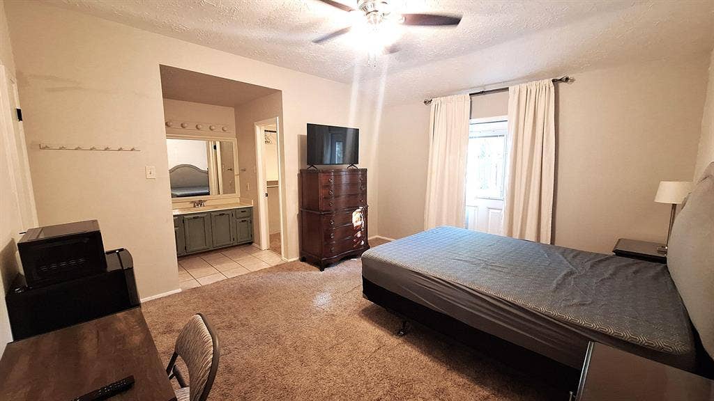 4 BR in Houston
